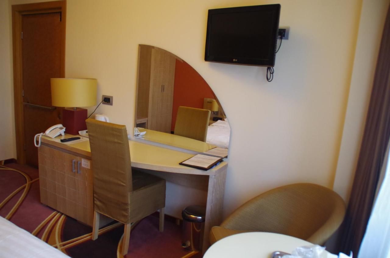 Отель BW Premier Collection Mari Vila Hotel Бухарест